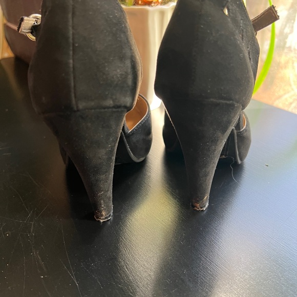 ModCloth size 7 velour black t-strap pumps - Picture 4 of 6